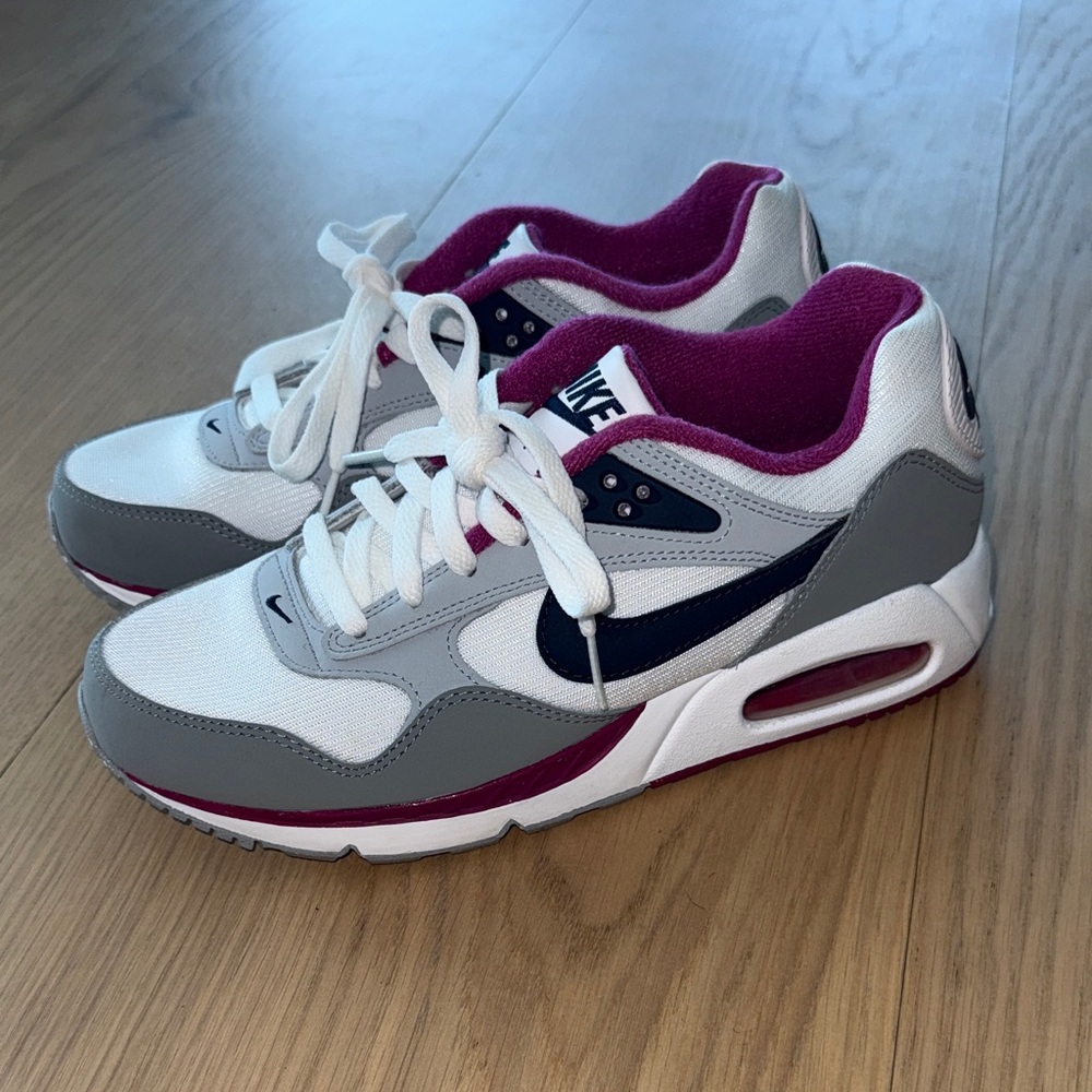 Nike AirMax Correlate Sneakers with Fuchsia Highlights 8.5 - Picture 2 of 9